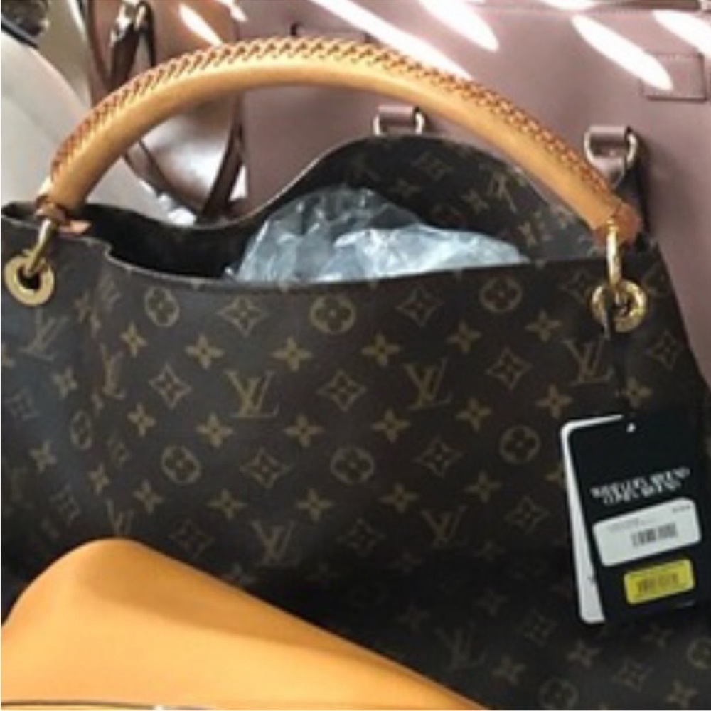 Dillards Louis Vuitton bag Brand New $3,000 with tags
